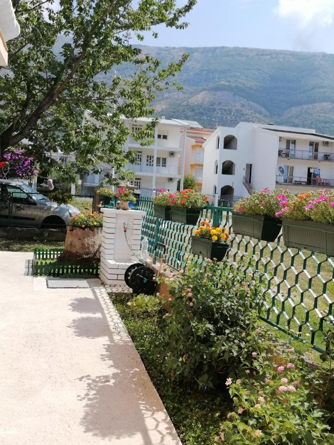 Dom Za Odmor J&S Apartment ซูโตมอเร ภายนอก รูปภาพ