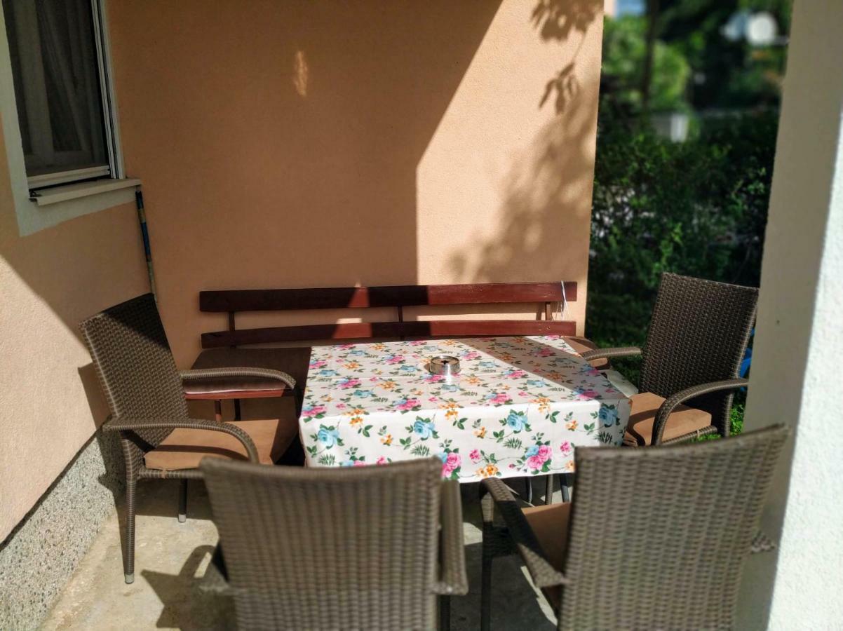 Dom Za Odmor J&S Apartment ซูโตมอเร ภายนอก รูปภาพ